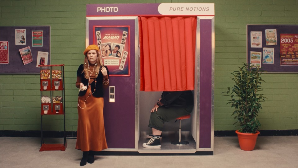 Online Bank Blasts the Past With Deadpan Humor