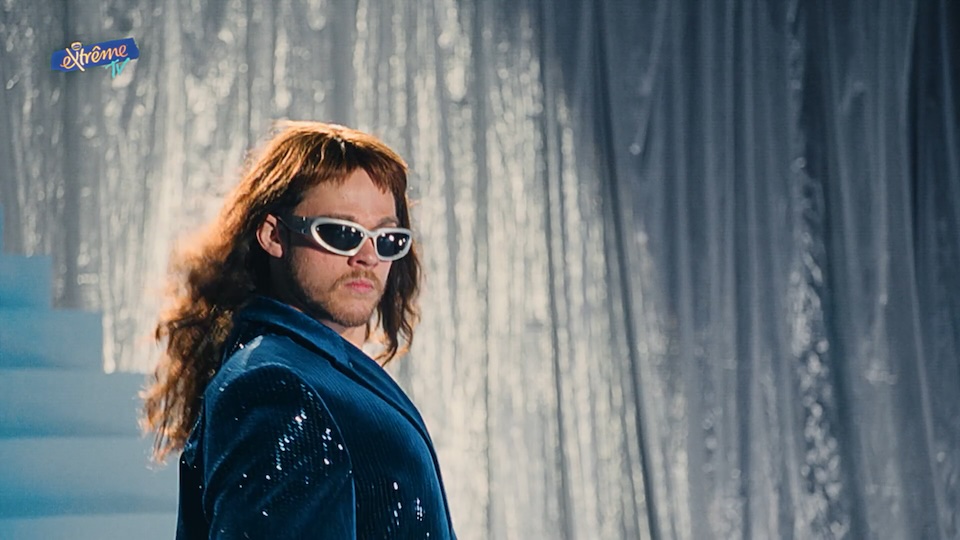 Extrême Ice Cream Excels With Goofy Glam Rocker